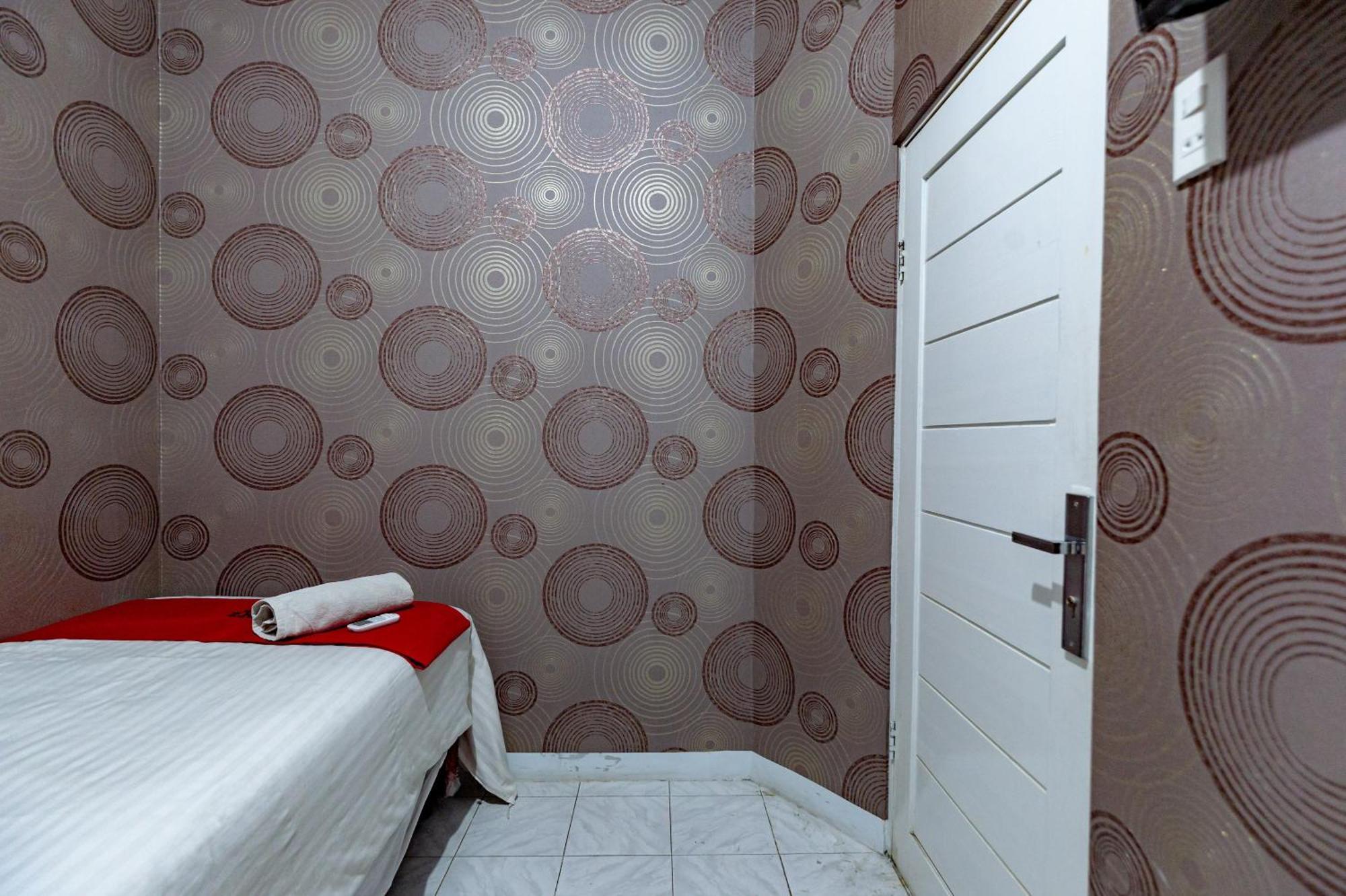 Reddoorz Near Rsud Dr Pringadi 3 Hotel 2*