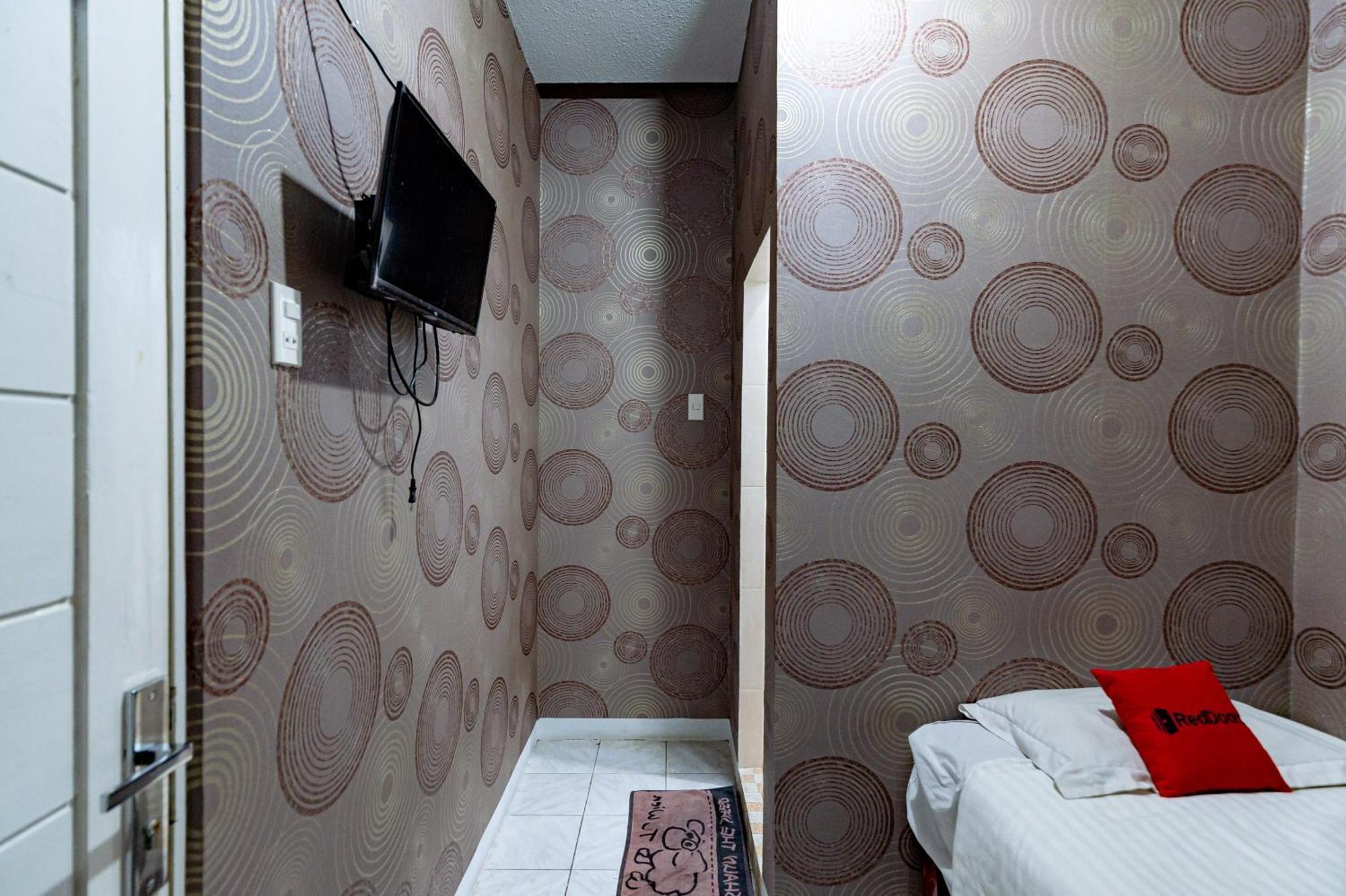 Reddoorz Near Rsud Dr Pringadi 3 Hotel 2*