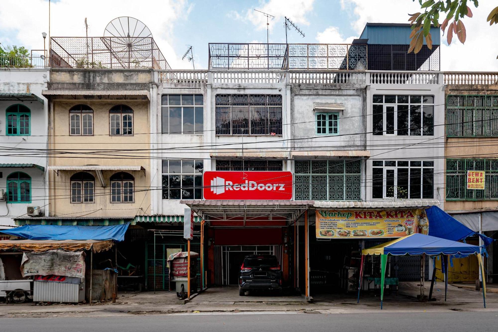 Reddoorz Near Rsud Dr Pringadi 3 2*